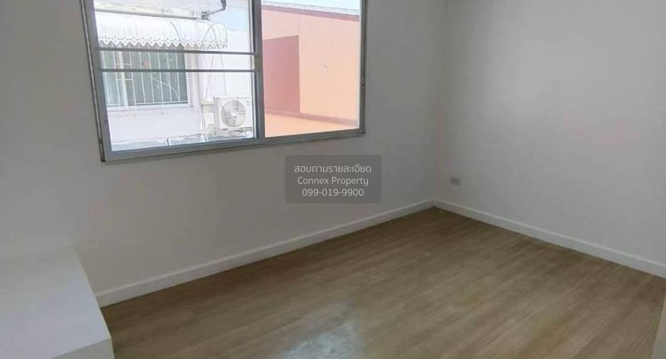 For sale 2 bedrooms townhouse in Phra Samut Chedi, Samut Prakan