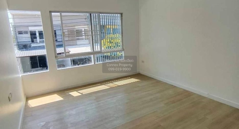 For sale 2 bedrooms townhouse in Phra Samut Chedi, Samut Prakan