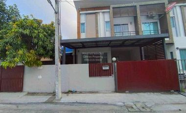 For sale 3 bedrooms townhouse in Mueang Samut Prakan, Samut Prakan