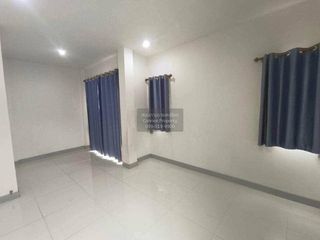 À vendre 3 chambres maison de ville à Mueang Samut Prakan, Samut Prakan