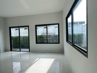 For sale 4 bedrooms house in Lat Krabang, Bangkok