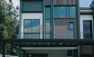 For rent 4 bedrooms townhouse in Sai Mai, Bangkok