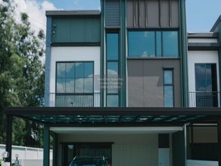 Casa adosada en alquiler de 4 habitaciones en Sai Mai, Bangkok