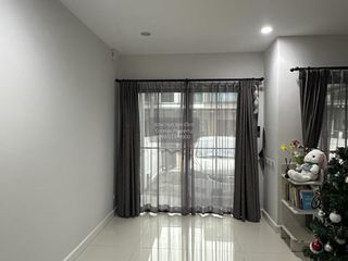 Casa adosada en alquiler de 2 habitaciones en Sai Mai, Bangkok