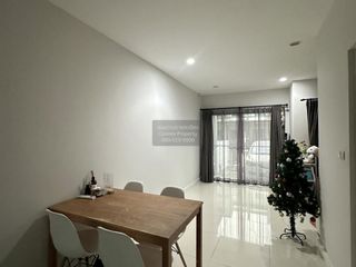 Casa adosada en alquiler de 2 habitaciones en Sai Mai, Bangkok