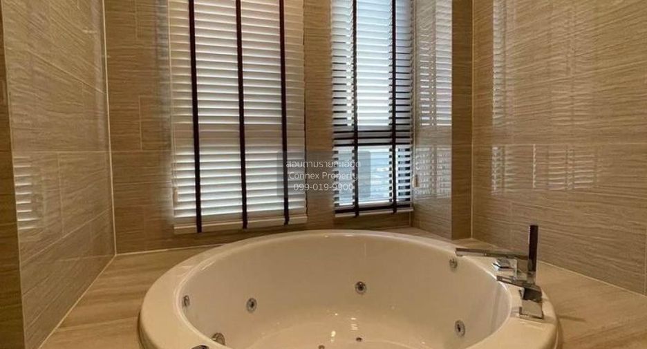 For rent 4 bedrooms condo in Bang Na, Bangkok