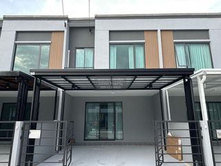 For rent 3 bedrooms townhouse in Bang Phli, Samut Prakan