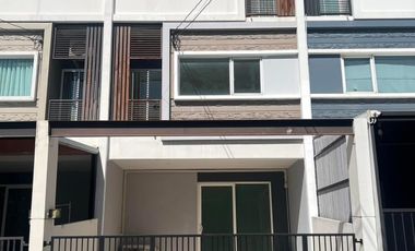 For rent 3 bed townhouse in Bang Phli, Samut Prakan