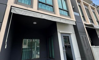 For rent 3 bed townhouse in Bang Phli, Samut Prakan