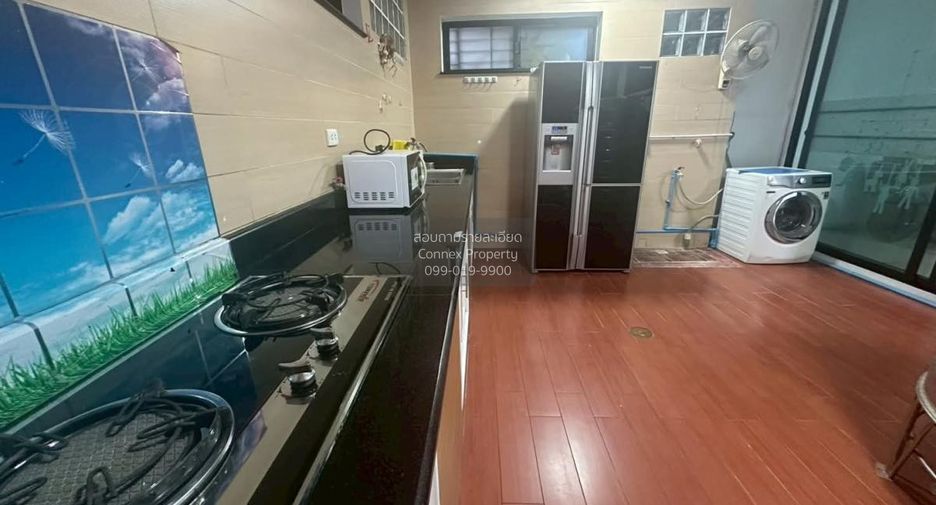 For rent 3 bedrooms townhouse in Bang Phli, Samut Prakan