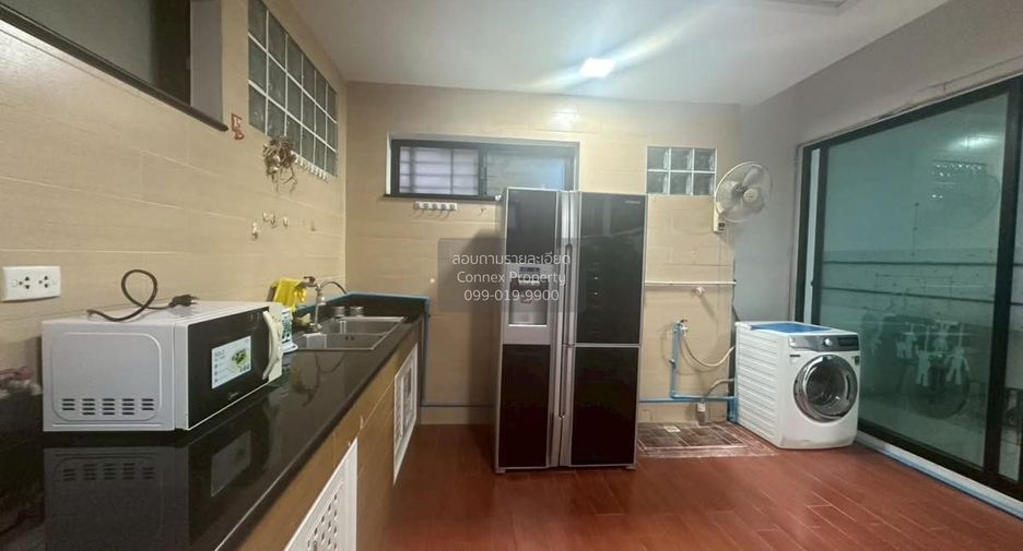 For rent 3 bedrooms townhouse in Bang Phli, Samut Prakan