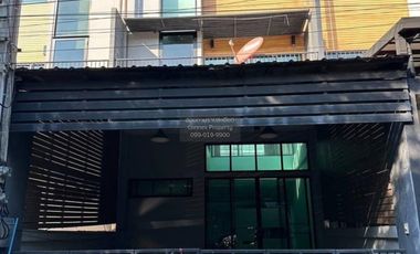 For rent 3 bedrooms townhouse in Bang Phli, Samut Prakan