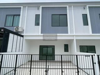 For rent 3 bedrooms townhouse in Bang Phli, Samut Prakan