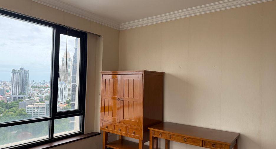 For rent 3 bedrooms condo in Sathon, Bangkok