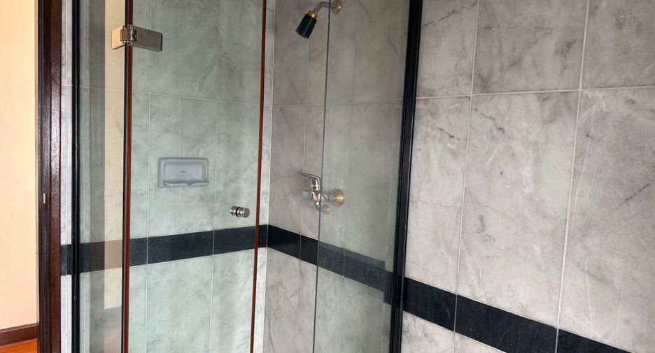 For rent 3 bedrooms condo in Sathon, Bangkok