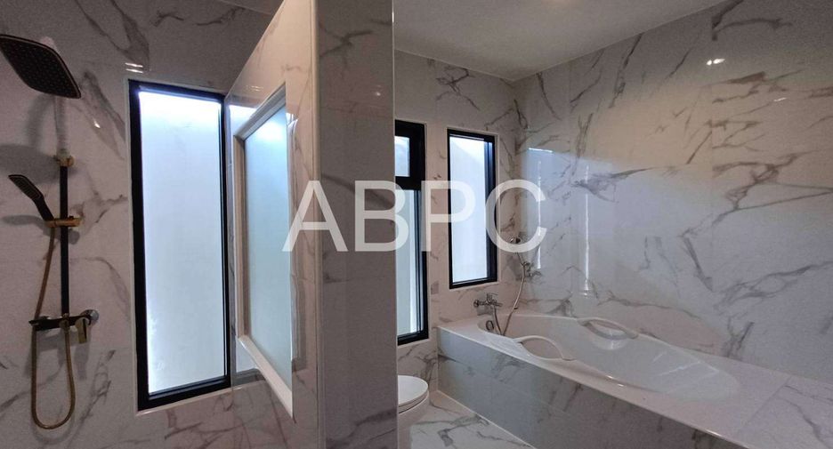 Casa en venta de 4 habitaciones en Bang Lamung, Chonburi