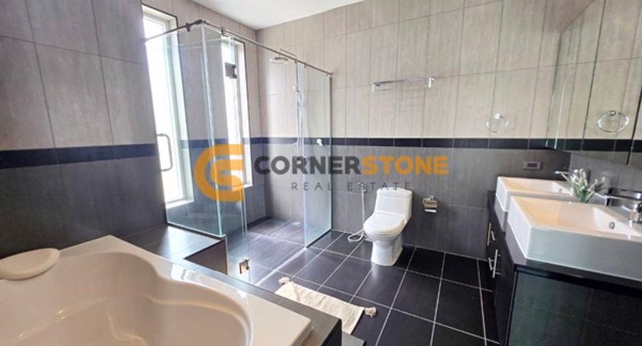 For sale 4 bedrooms house in East Pattaya, Pattaya