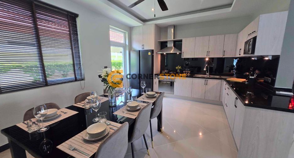 For sale 4 bedrooms house in East Pattaya, Pattaya