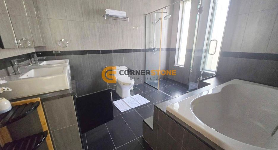 For sale 4 bedrooms house in East Pattaya, Pattaya