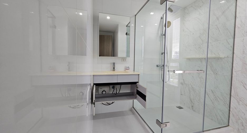 Condo en alquiler de 2 habitaciones en Watthana, Bangkok
