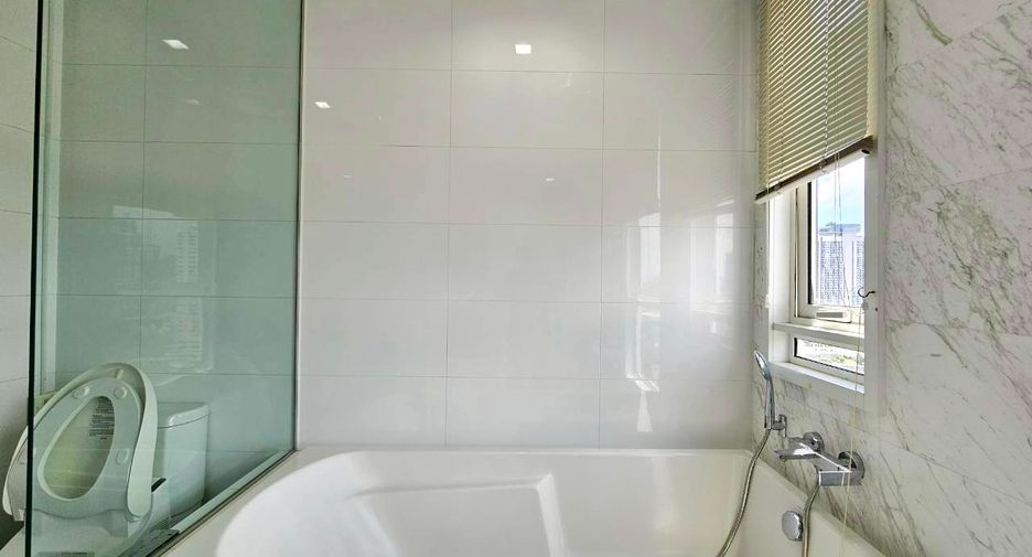 For rent 2 bedrooms condo in Watthana, Bangkok