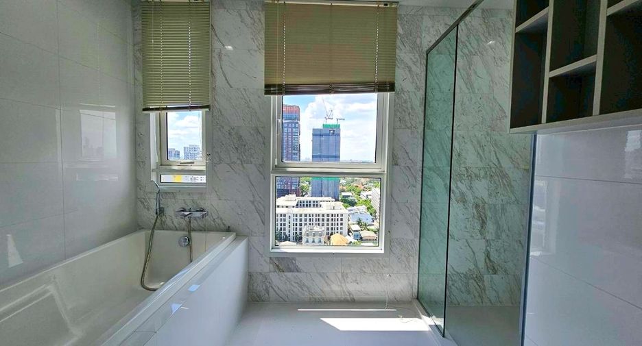 For rent 2 bedrooms condo in Watthana, Bangkok