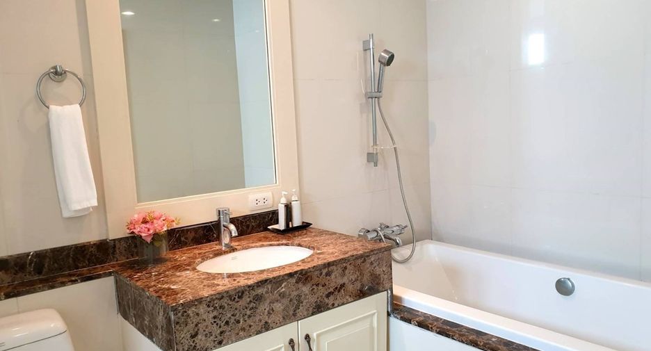 Condo en alquiler de 4 habitaciones en Watthana, Bangkok