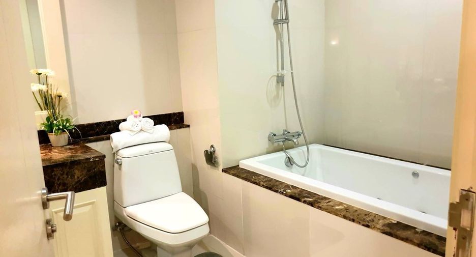Condo en alquiler de 4 habitaciones en Watthana, Bangkok