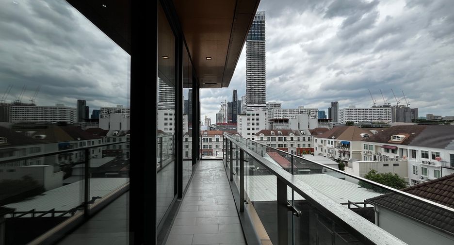 For sale 2 bedrooms condo in Watthana, Bangkok