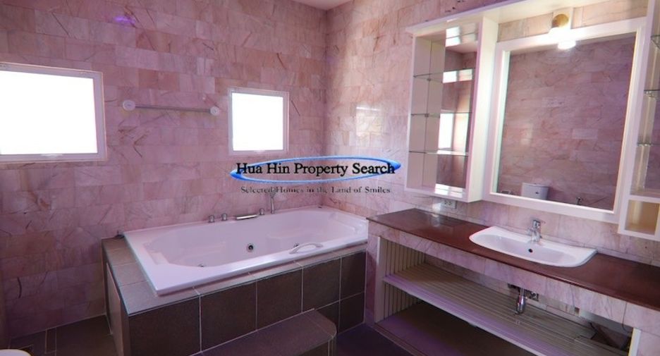 For sale 4 bedrooms house in Hua Hin, Prachuap Khiri Khan