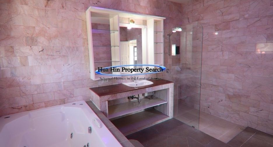 For sale 4 bedrooms house in Hua Hin, Prachuap Khiri Khan