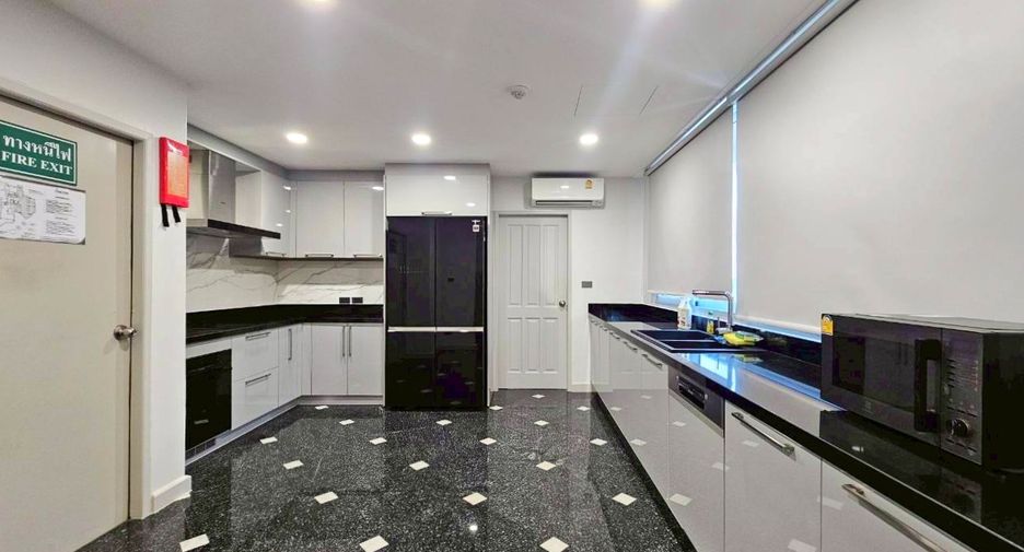For rent 4 bedrooms condo in Watthana, Bangkok