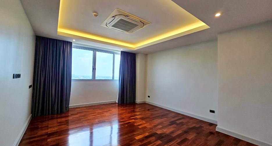 For rent 4 bedrooms condo in Watthana, Bangkok