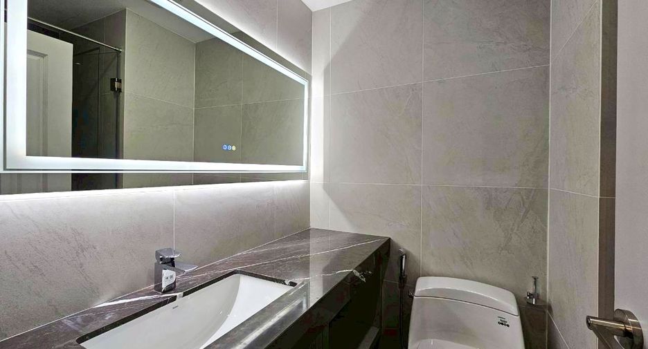 For rent 4 bedrooms condo in Watthana, Bangkok