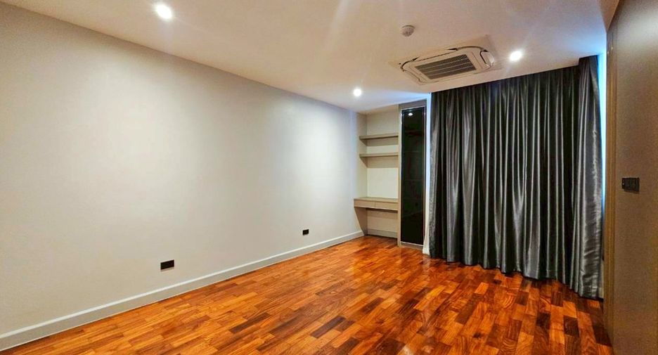 For rent 4 bedrooms condo in Watthana, Bangkok