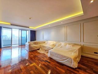 For rent 4 bedrooms condo in Watthana, Bangkok