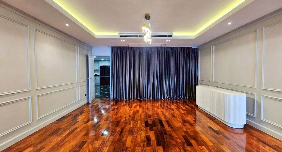 For rent 4 bedrooms condo in Watthana, Bangkok