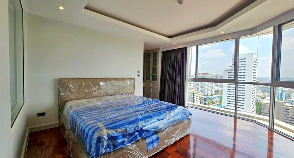 For rent 4 bedrooms condo in Watthana, Bangkok