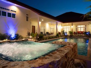 For rent 5 Beds villa in Bang Lamung, Chonburi