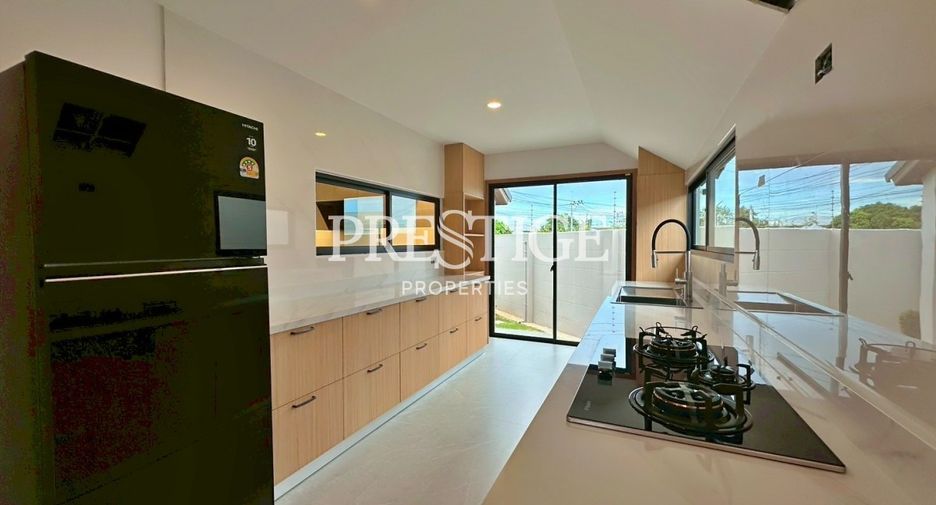 For rent and for sale 5 bedrooms house in Bang Lamung, Chonburi