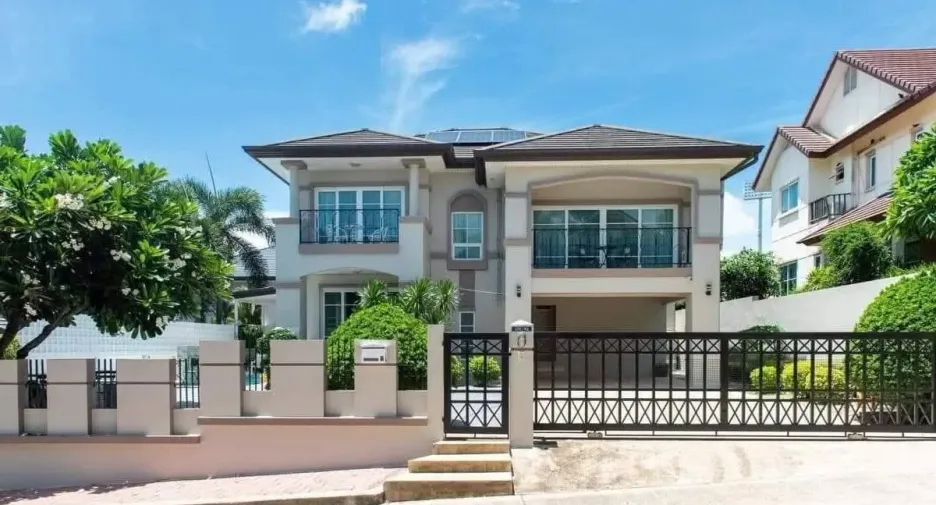 For rent and for sale 4 bedrooms house in Bang Lamung, Chonburi