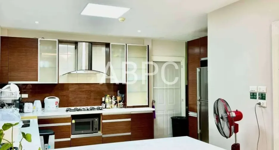 For rent and for sale 4 bedrooms house in Bang Lamung, Chonburi