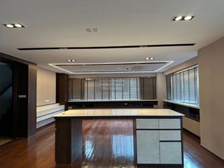 For sale 3 bedrooms condo in Khlong Toei, Bangkok
