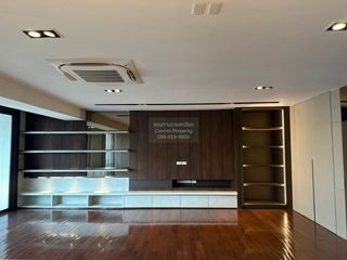 For sale 3 bedrooms condo in Khlong Toei, Bangkok