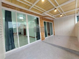 For sale 3 bedrooms townhouse in Bang Khun Thian, Bangkok