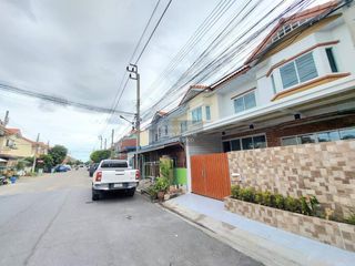 For sale 3 bedrooms townhouse in Bang Khun Thian, Bangkok