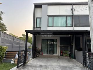 Casa adosada en venta de 3 habitaciones en Prawet, Bangkok