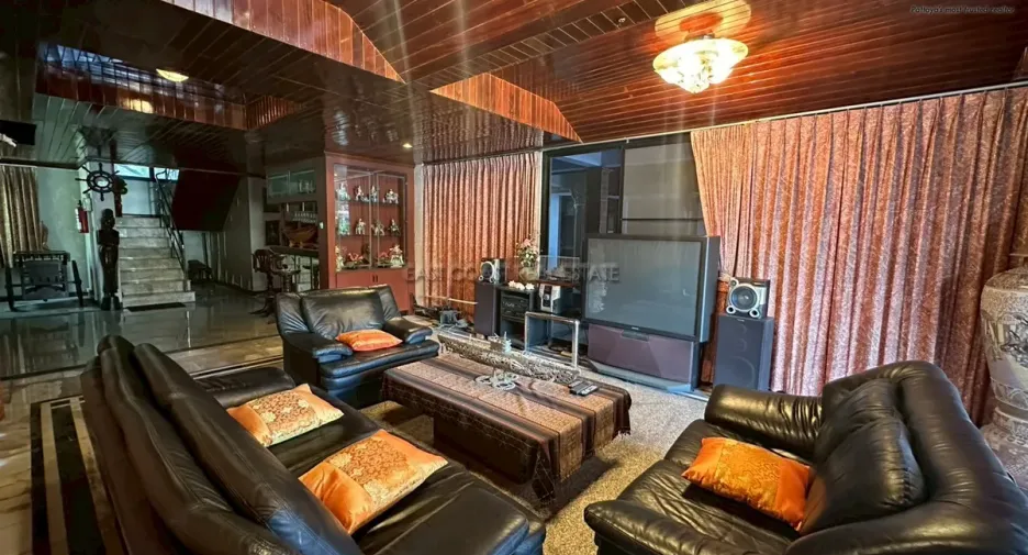 For sale 5 bedrooms house in Na Jomtien, Pattaya