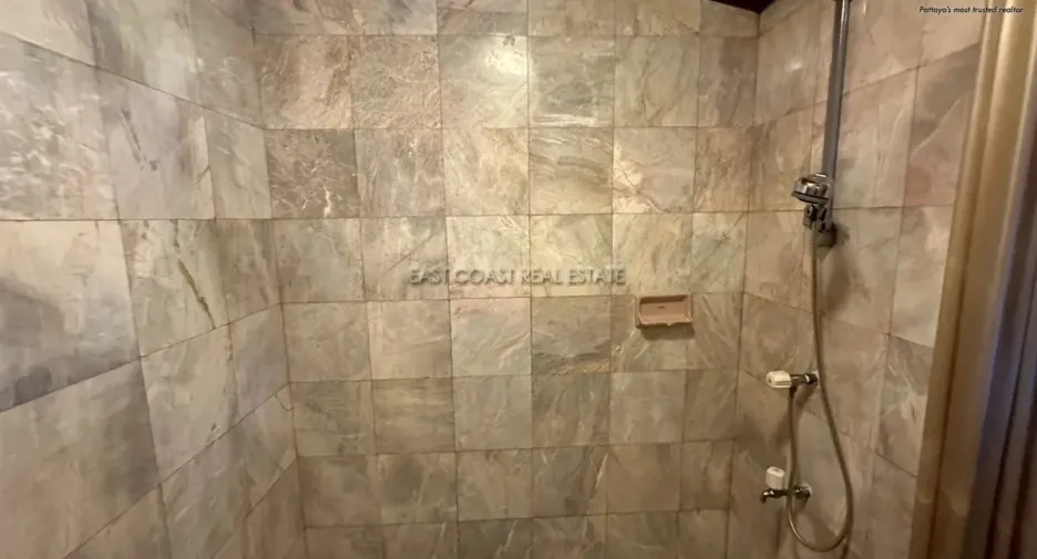 For sale 5 bedrooms house in Na Jomtien, Pattaya