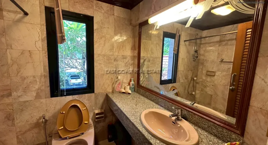 For sale 5 bedrooms house in Na Jomtien, Pattaya